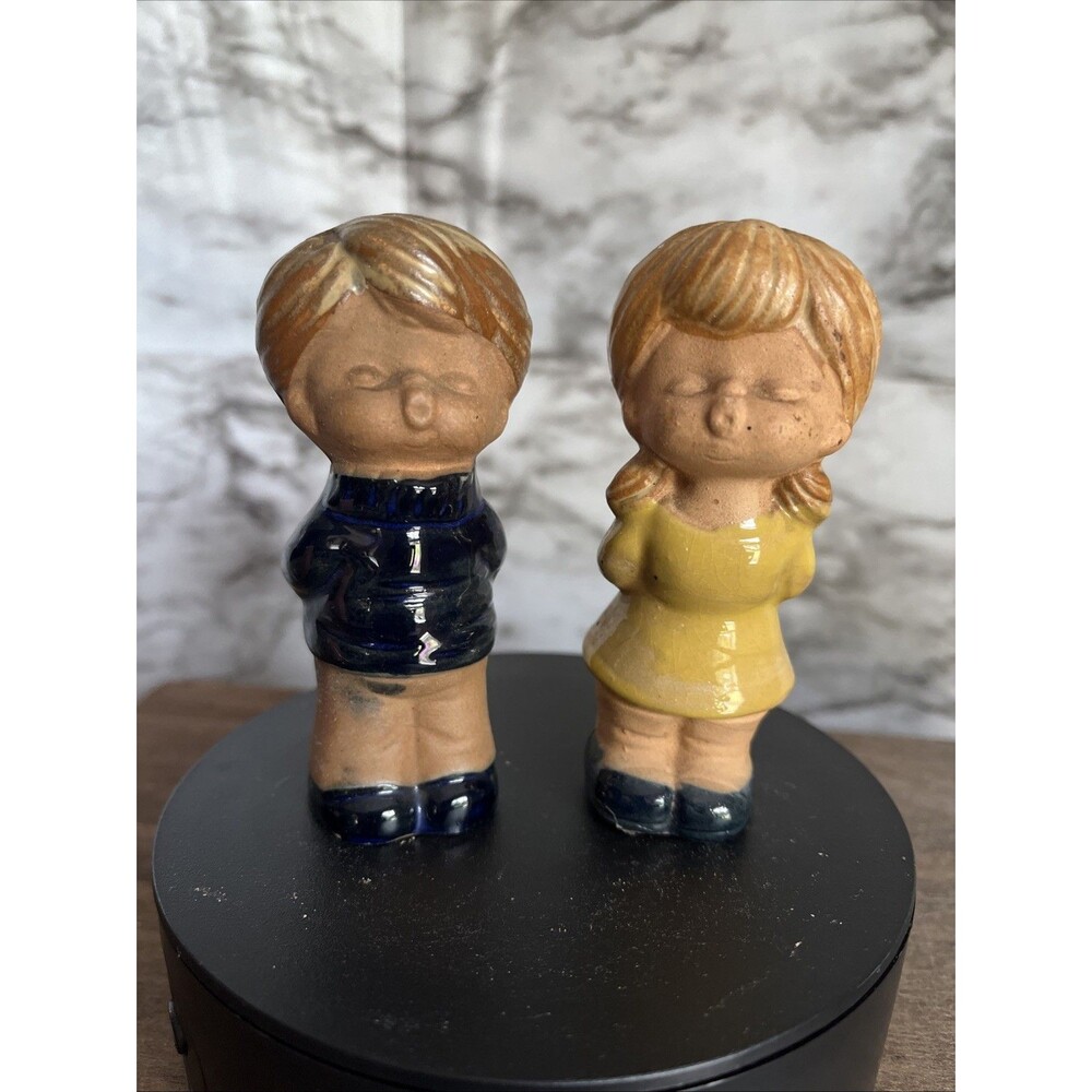 Vintage Kissing Couple, Salt & Pepper Shaker Made in Japan